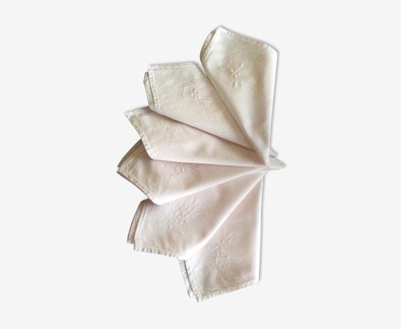 Napkins with embroidered flower