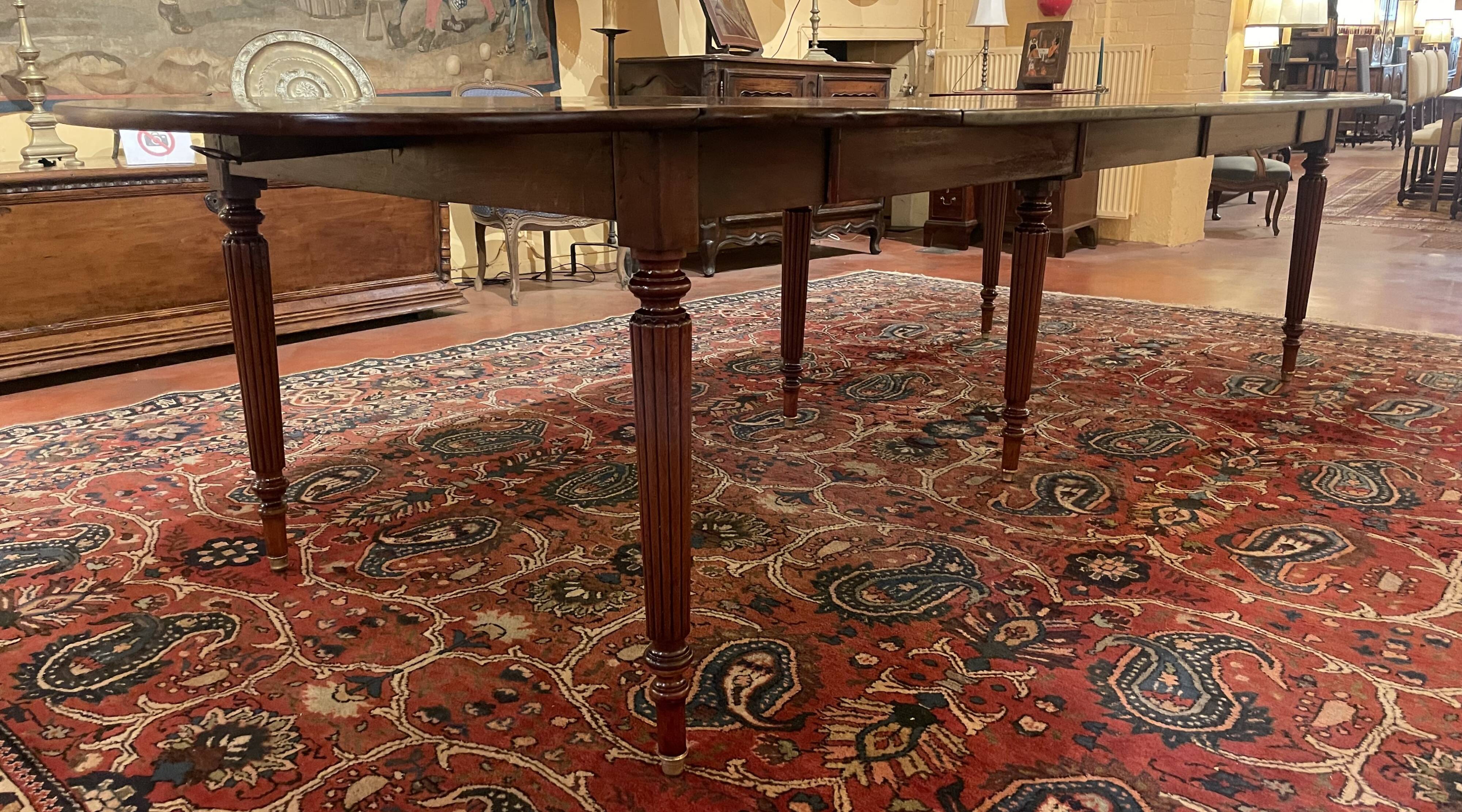 Early 19th Century Mahogany Dining Table