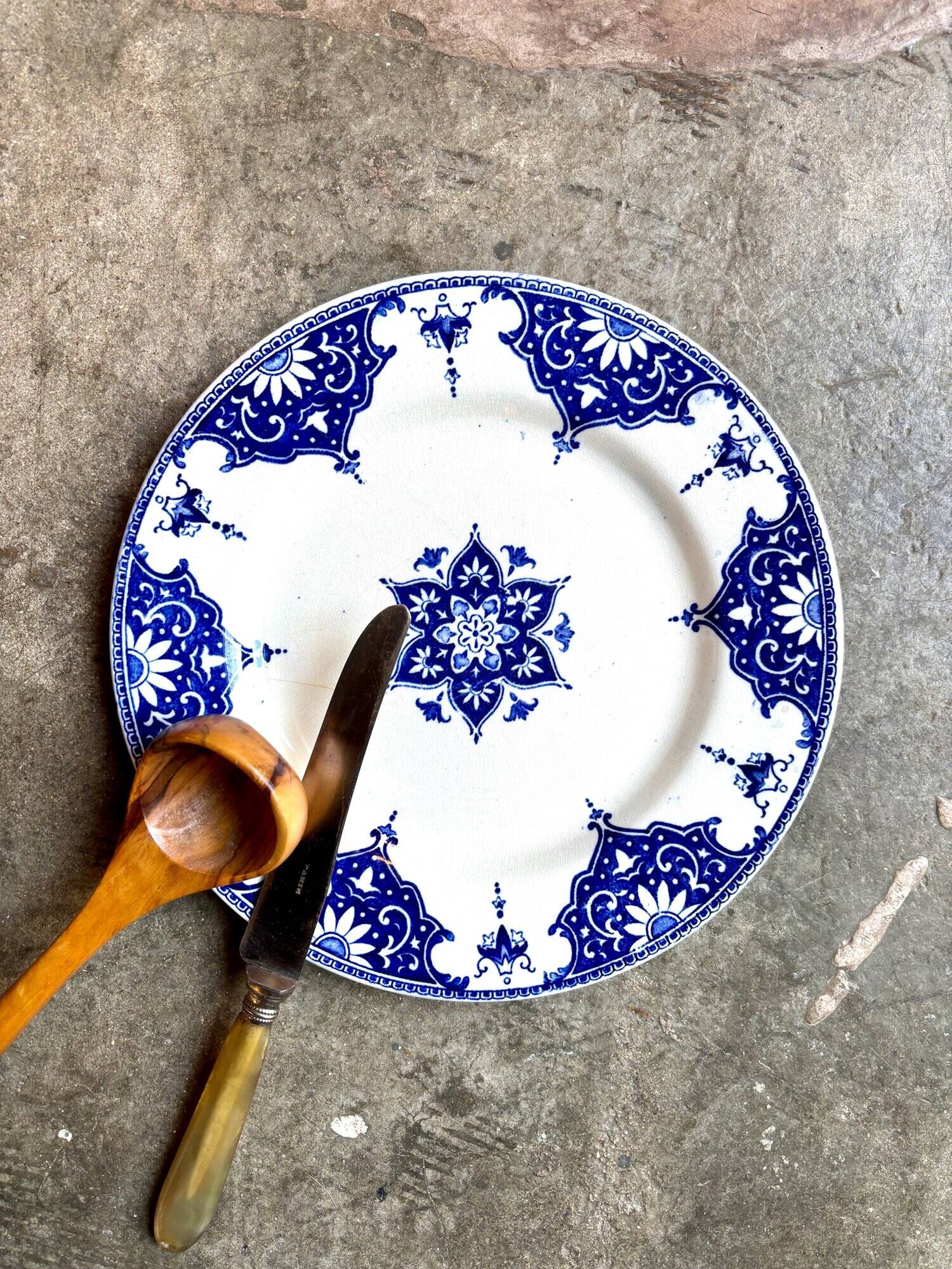 Lunéville flat plate in iron earth, "Alexandra" service