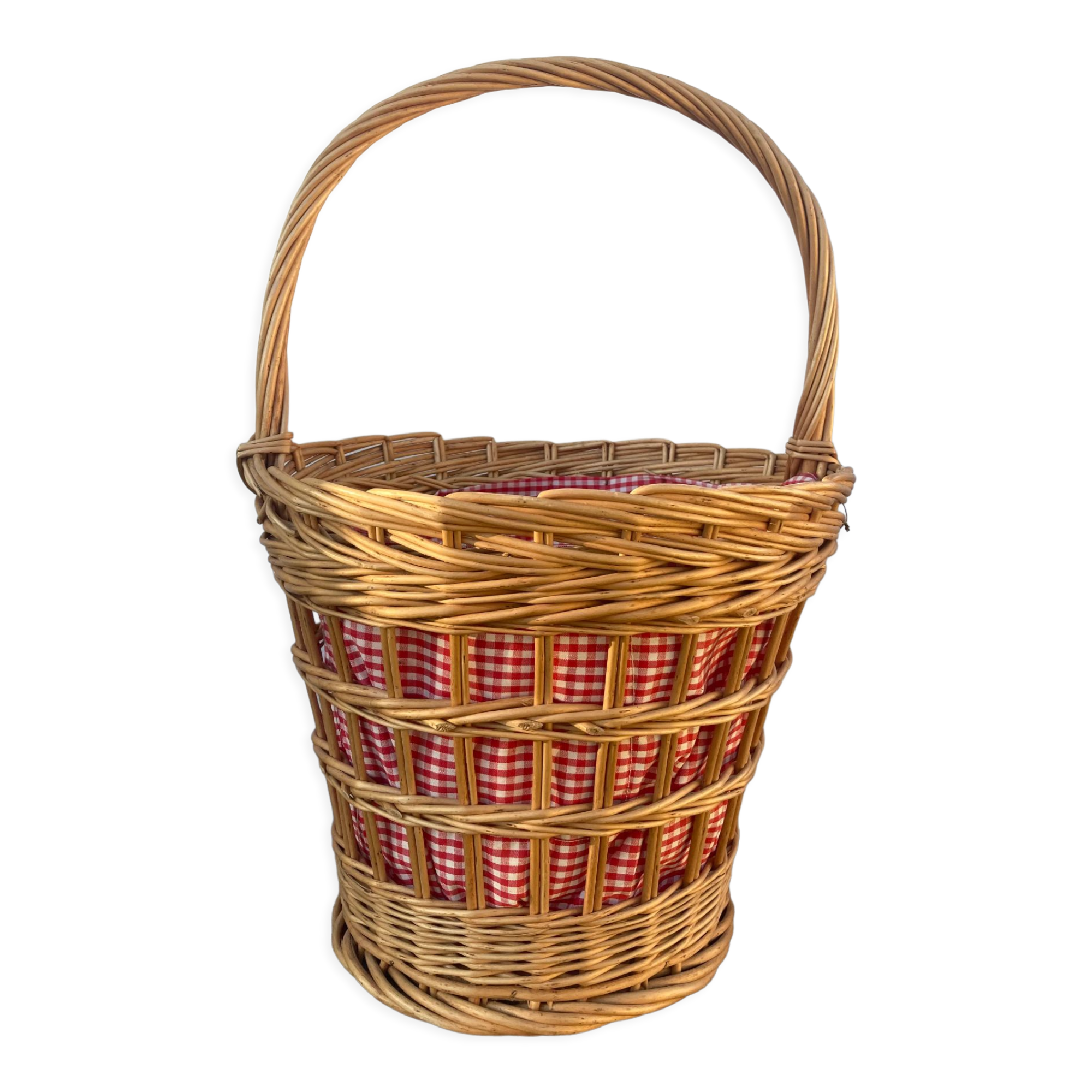 Basket in vintage woven wicker and red gingham
