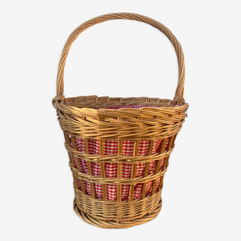 Basket in vintage woven wicker and red gingham