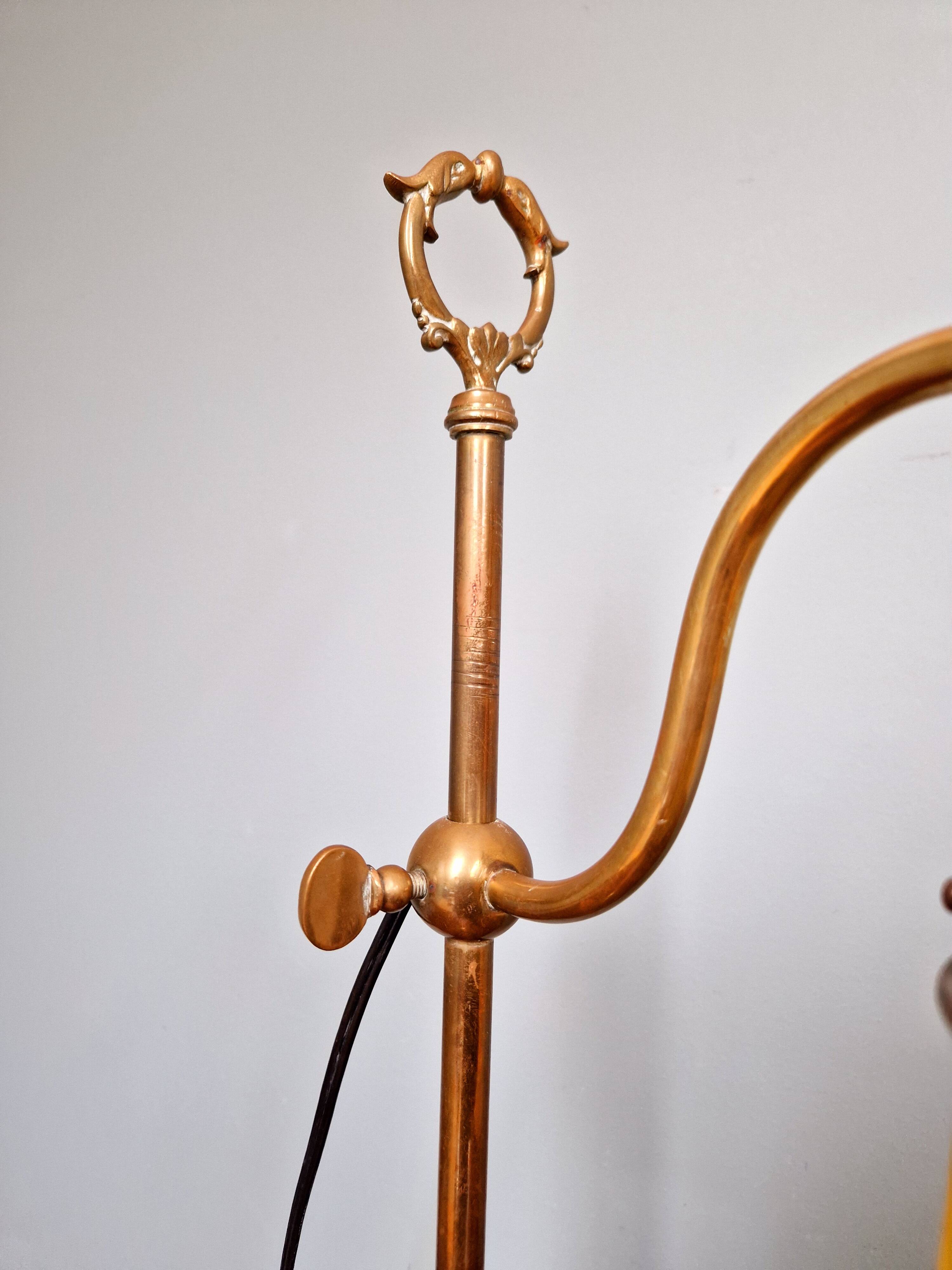 Art Deco brass and glass desk lamp signed "Frères Muller", 1920s