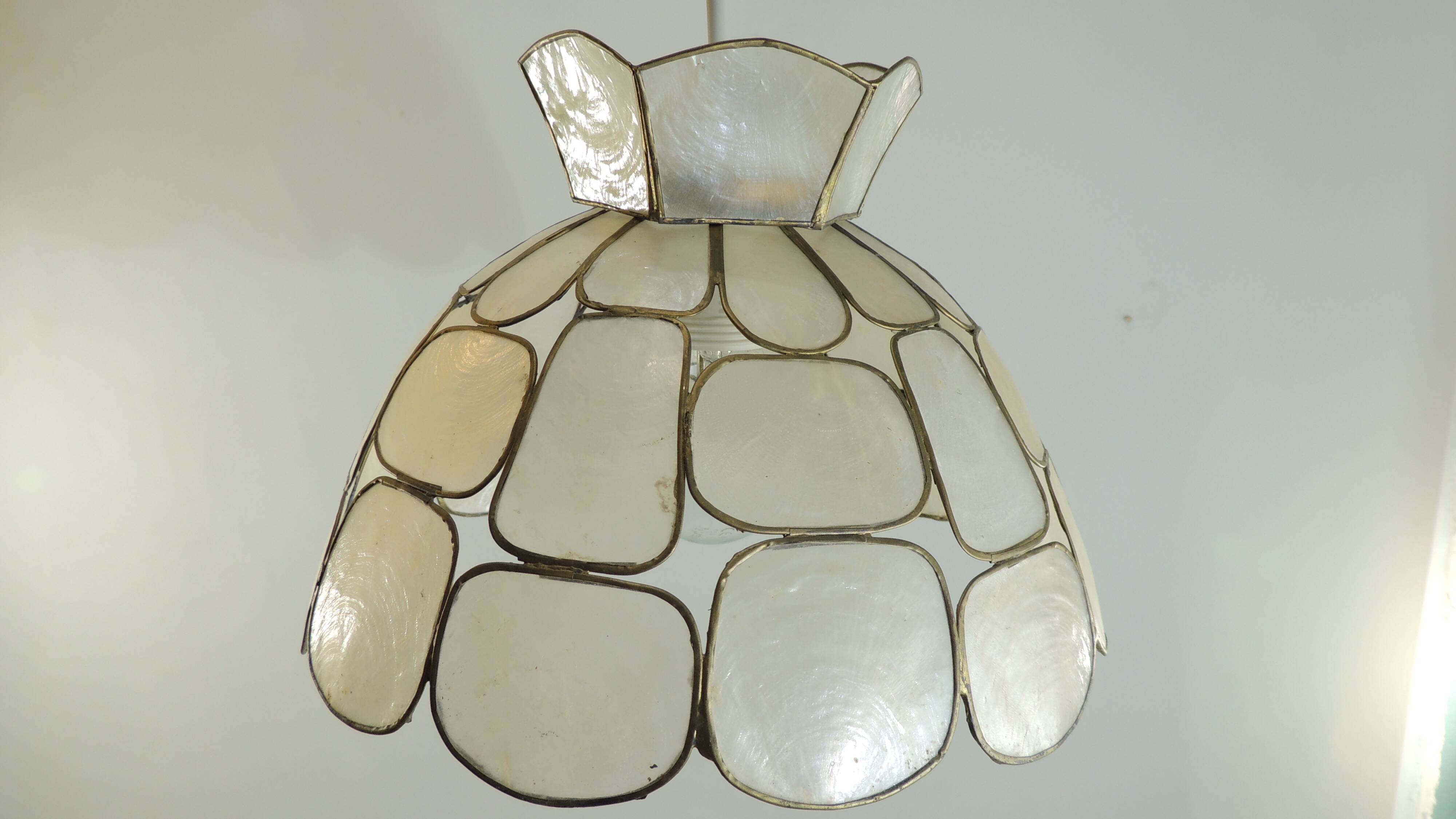 Vintage mother-of-pearl pendant light – Geometric style, 70s
