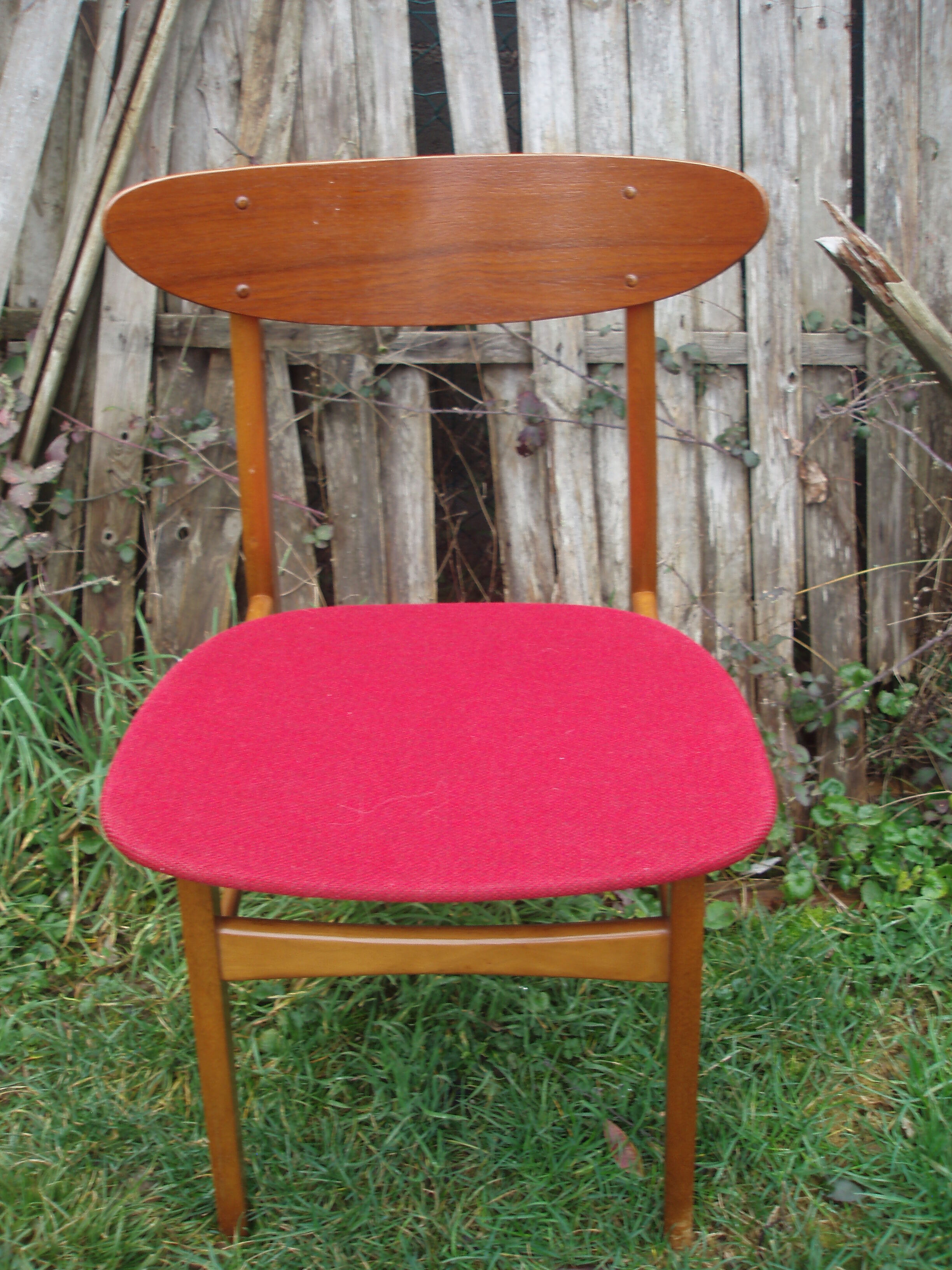Pair of Scandinavian chairs in teak and red fabric