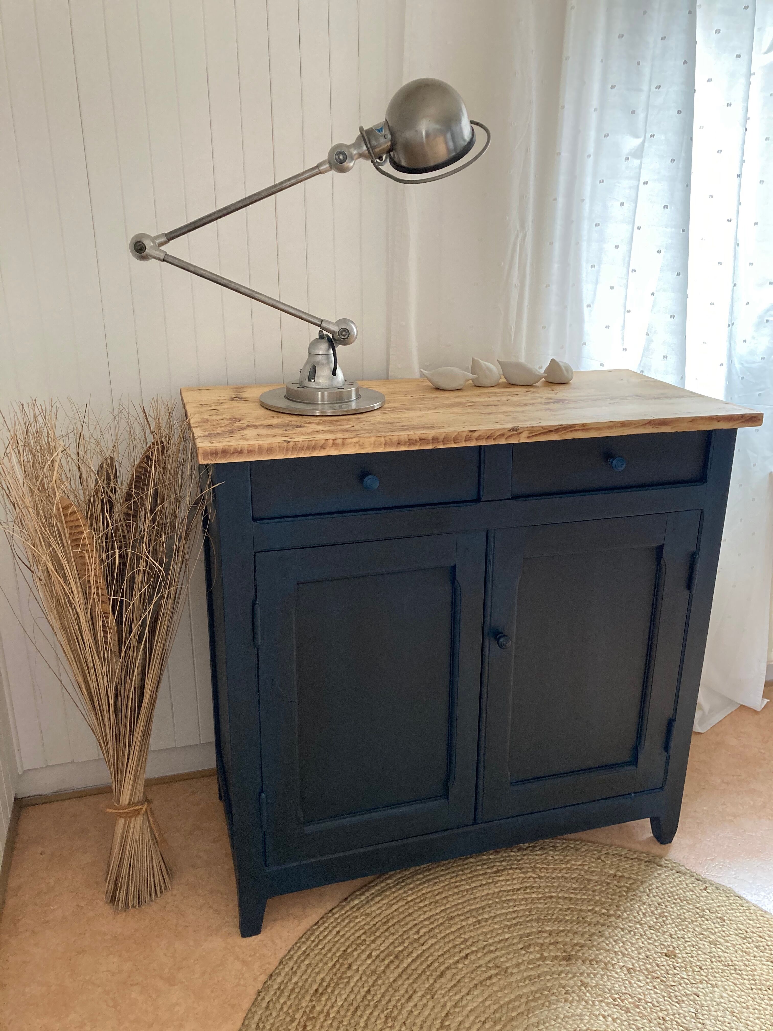 Blue parisian buffet