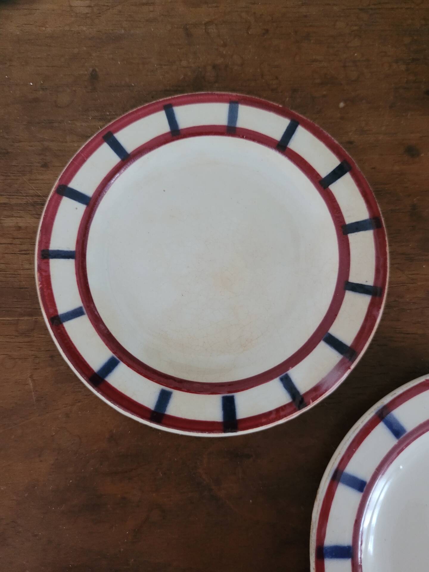 Two very small Béarn HBCM plates.