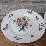 Set of 2 old ceramic plates with flower bouquet patterns