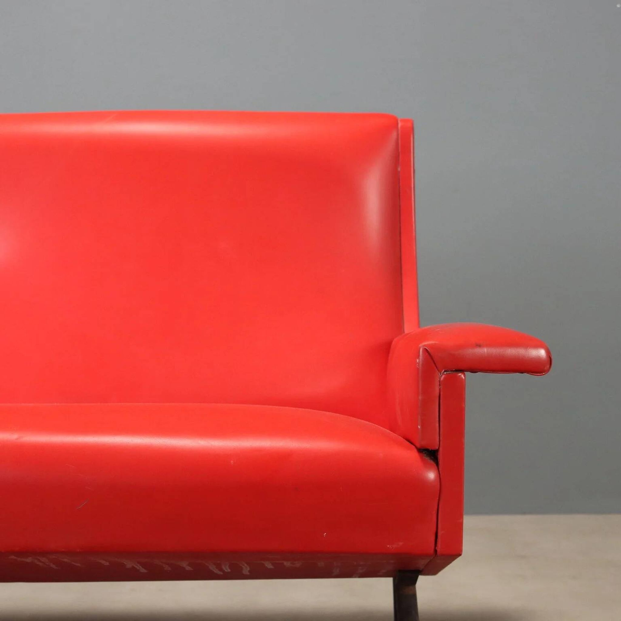 Canapé vintage en skaï rouge années 1960