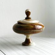 Marbled onyx box with lid - empty pocket bowl on marble base.