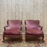 Paire de fauteuils - bergères de style Louis XV en velours rose