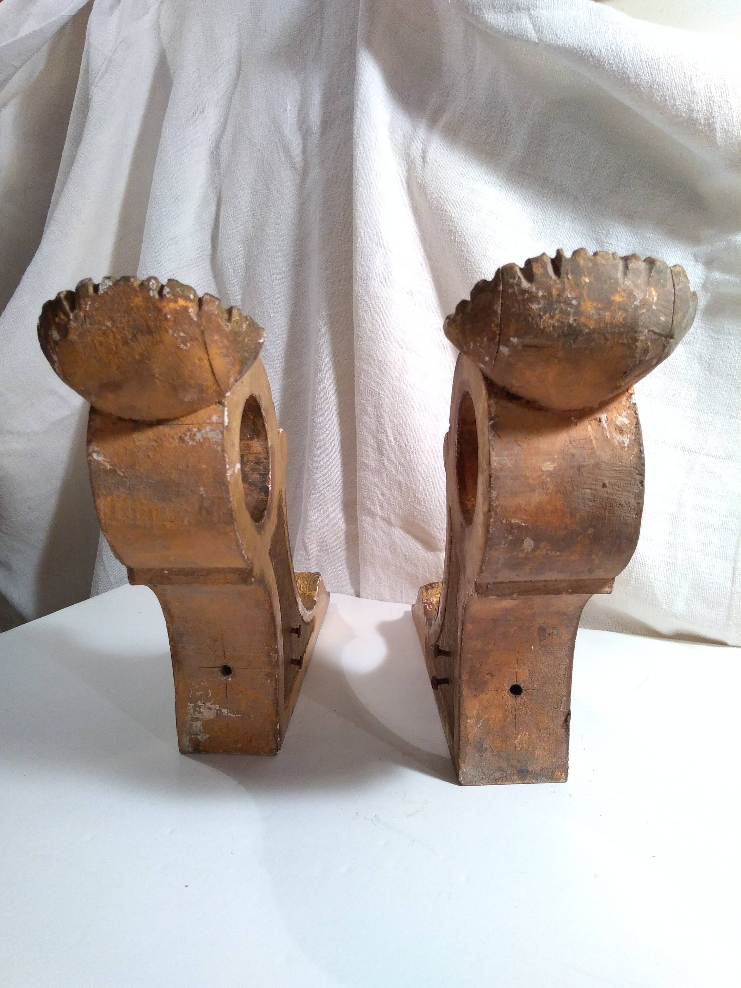 Paire d'équerres porte tringle bois doré XIXe