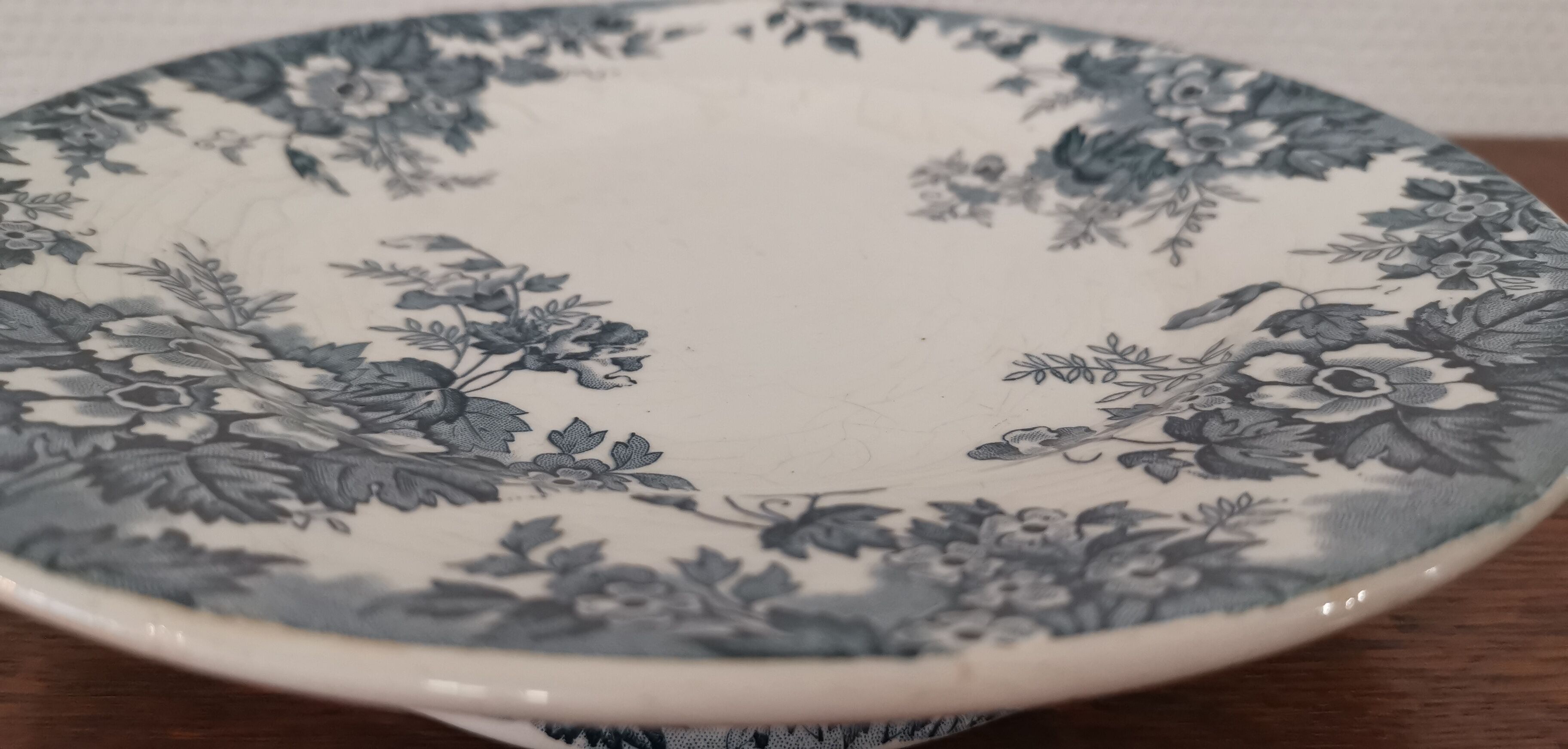 Compotier drageoir faience Saint Amand model Marie Louise signed