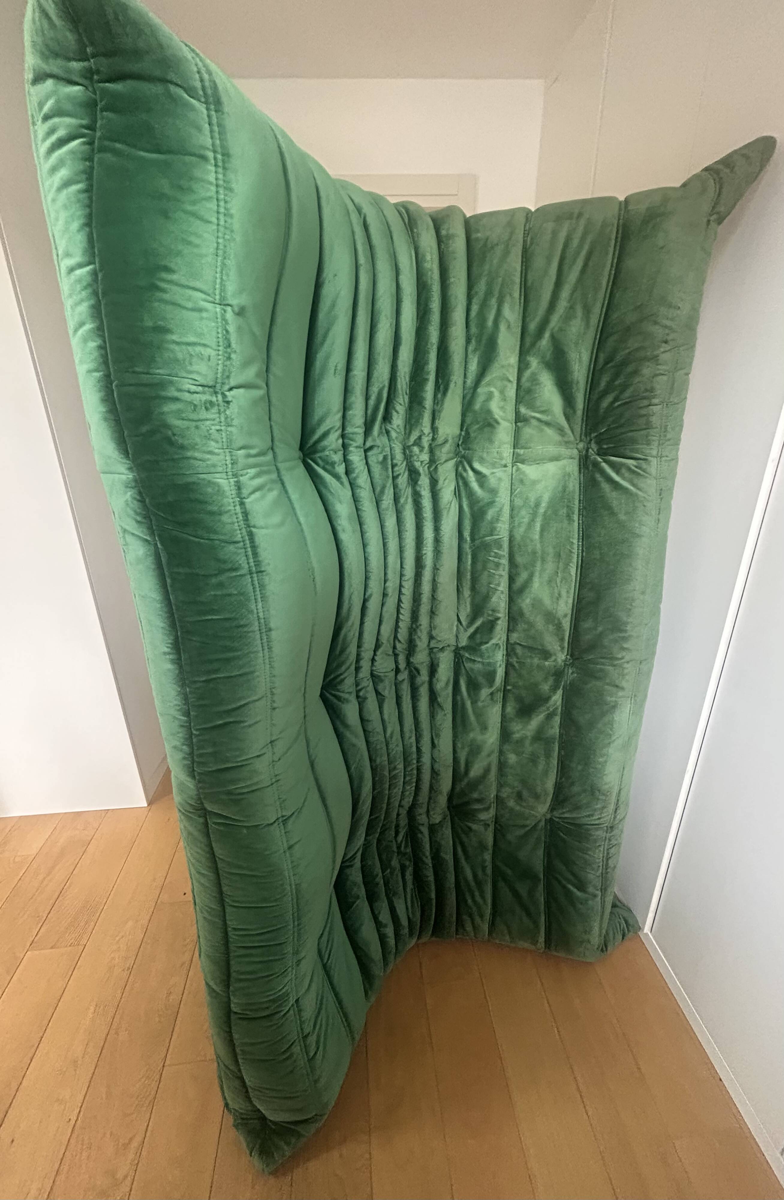 Togo 3-seater sofa in emerald green velvet