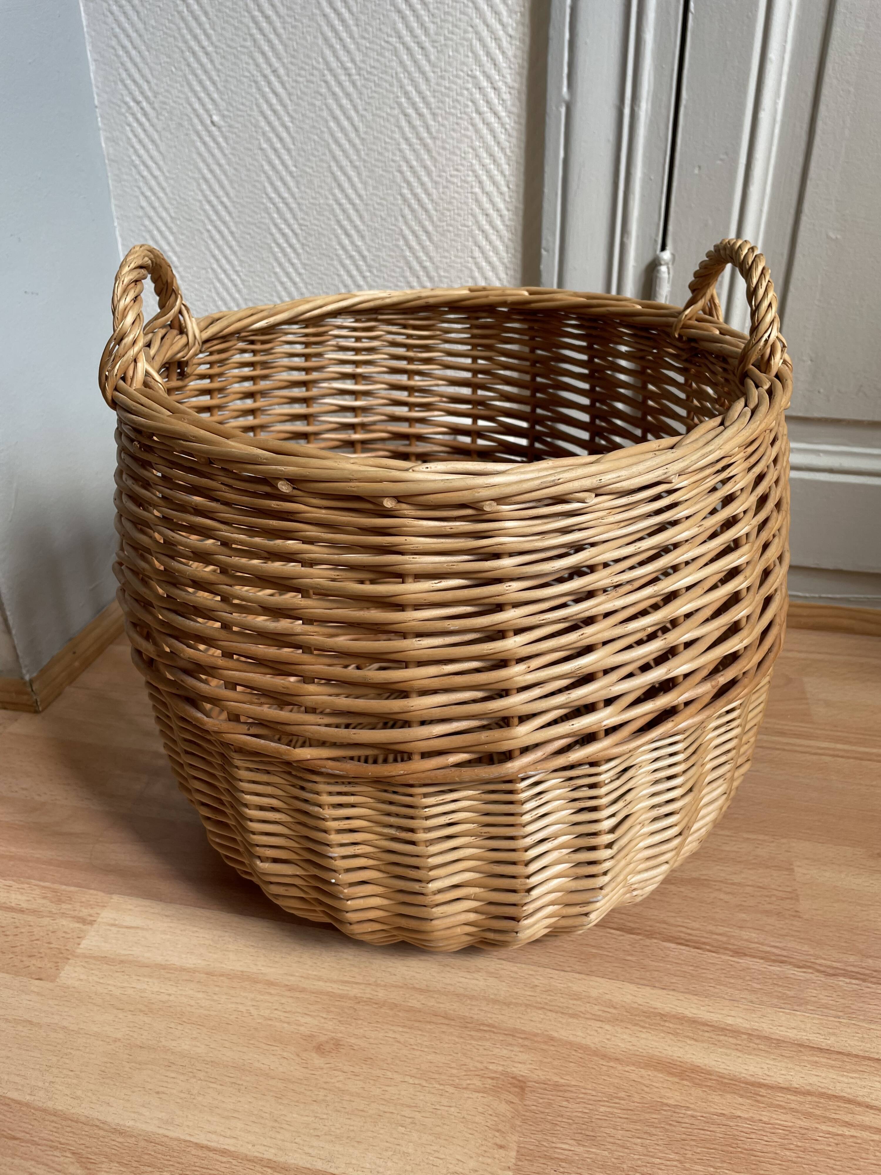 Wicker laundry basket