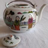 Teapot from China, generous shape, painted décor.