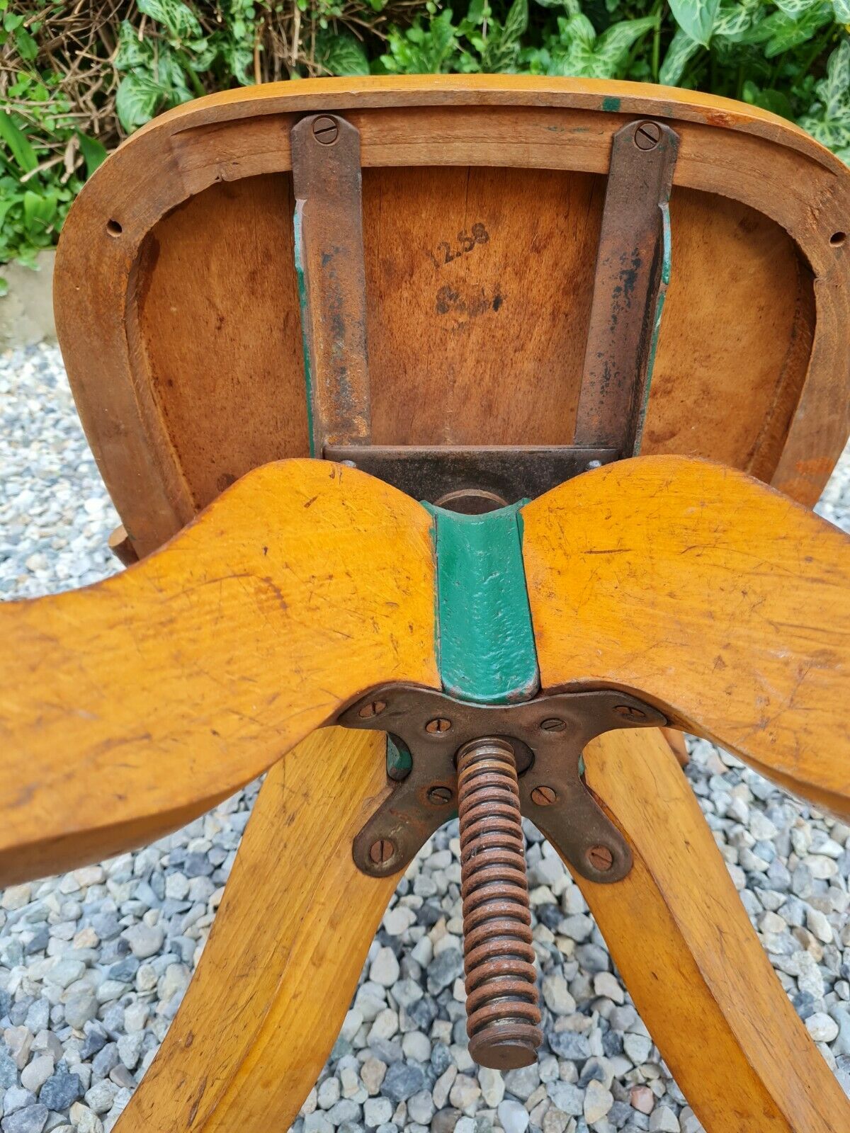 Chaise de bureau pivotante en bois vintage