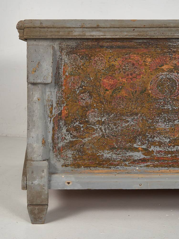 Malle de rangement ancien en bois massif (vers 1890)