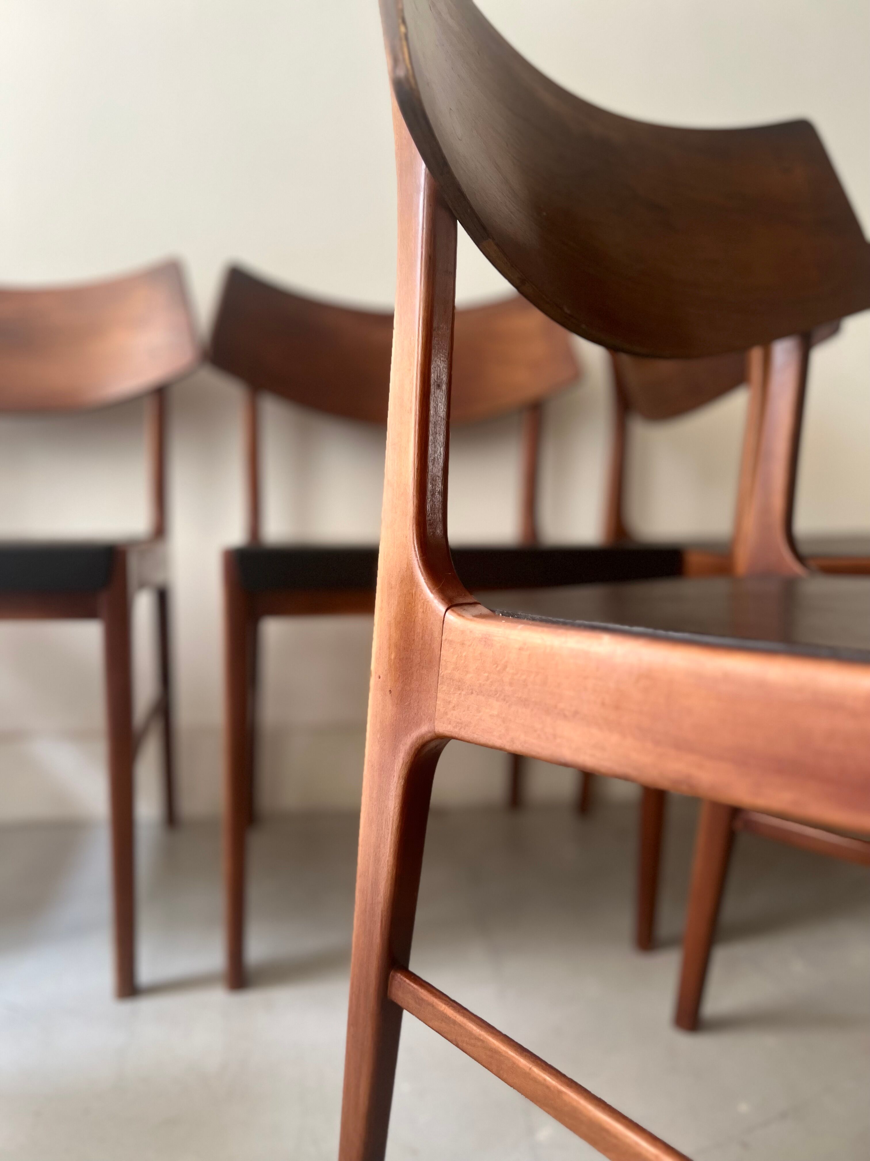 Set of 4 Scandinavian wooden chairs, danish desihn 1950