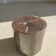 Table d'appoint en bois pétrifié couleur marron glacé - H:34cm D:35cm