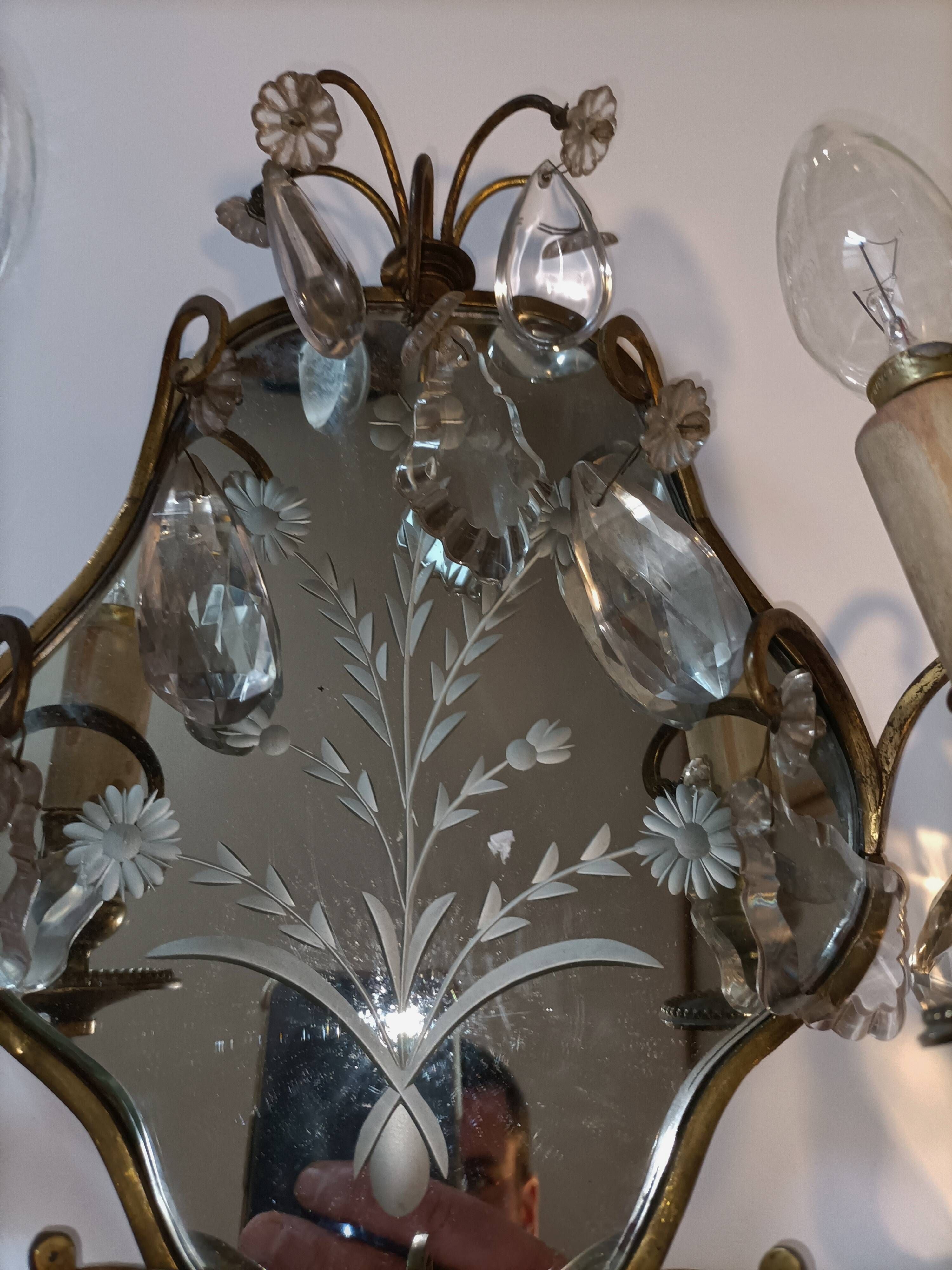 Pair of mirror sconces with two arms of light with gilded brass grapevines, Italy 1960.