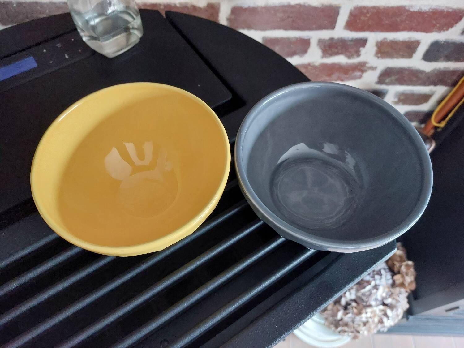 Ribbed earthenware bowl