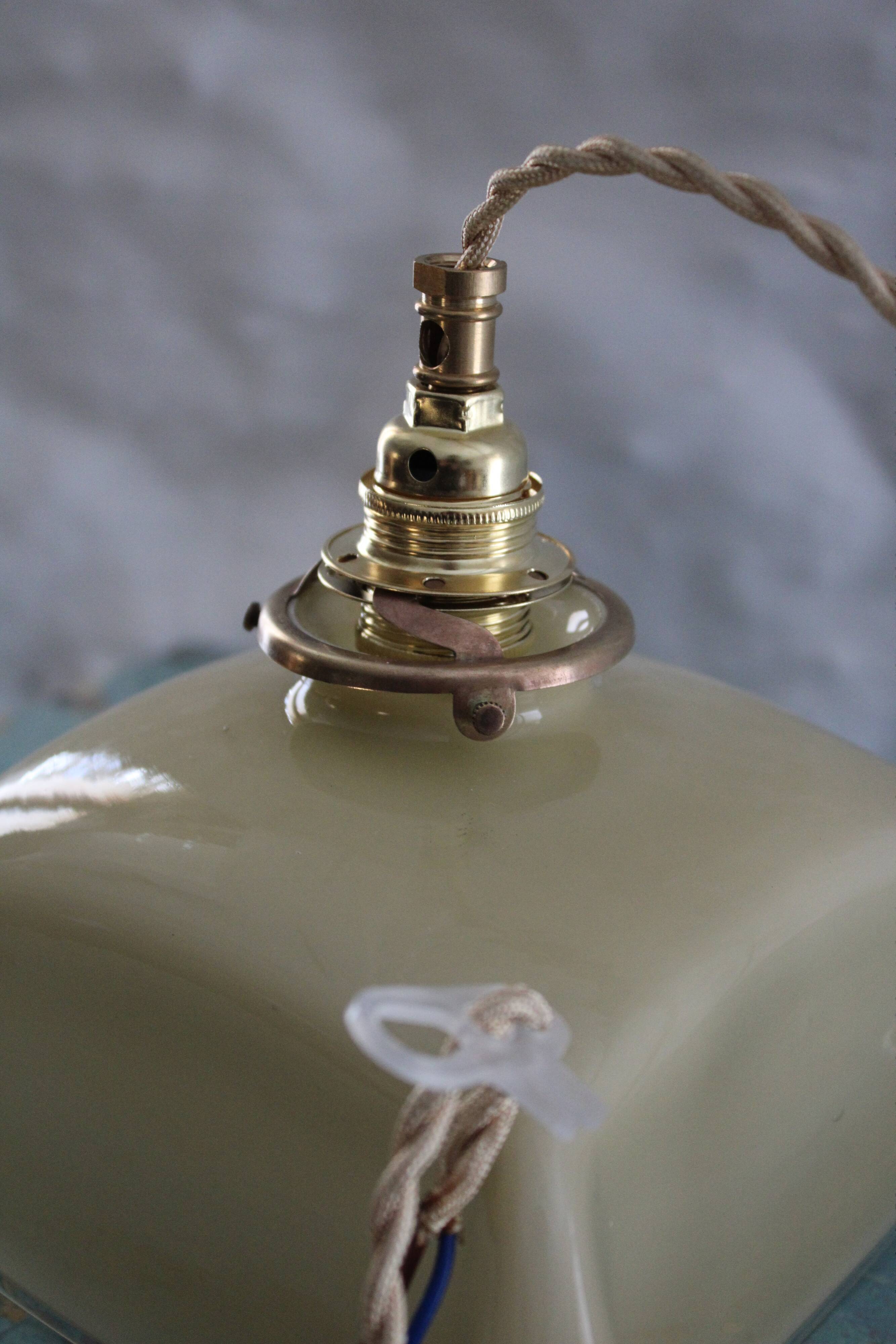 Draped opaline suspension