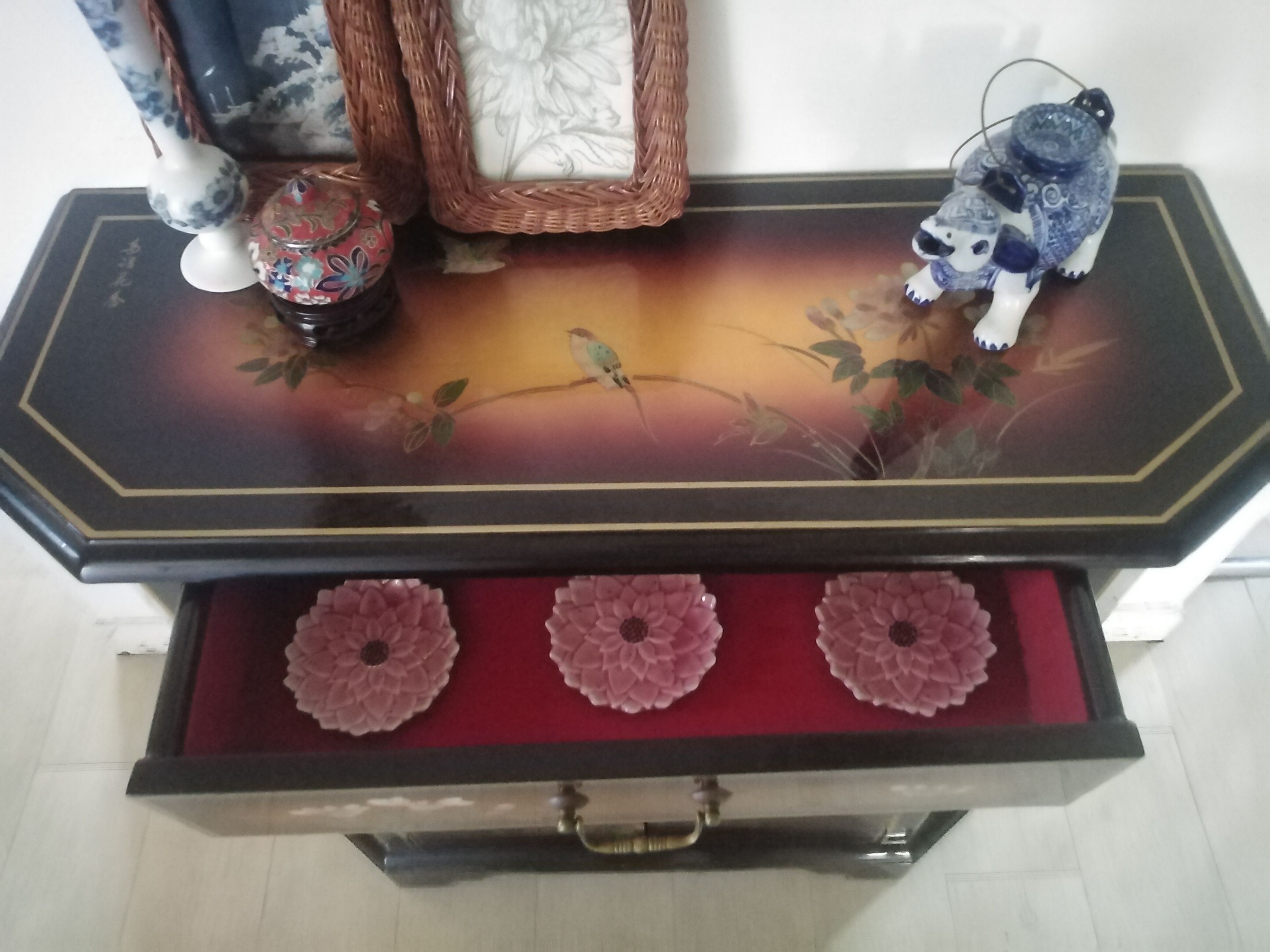 Chinese entrance cabinet