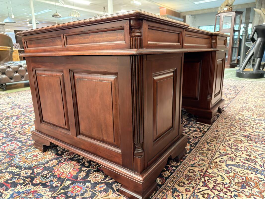 Bureau Chesterfield classique anglais