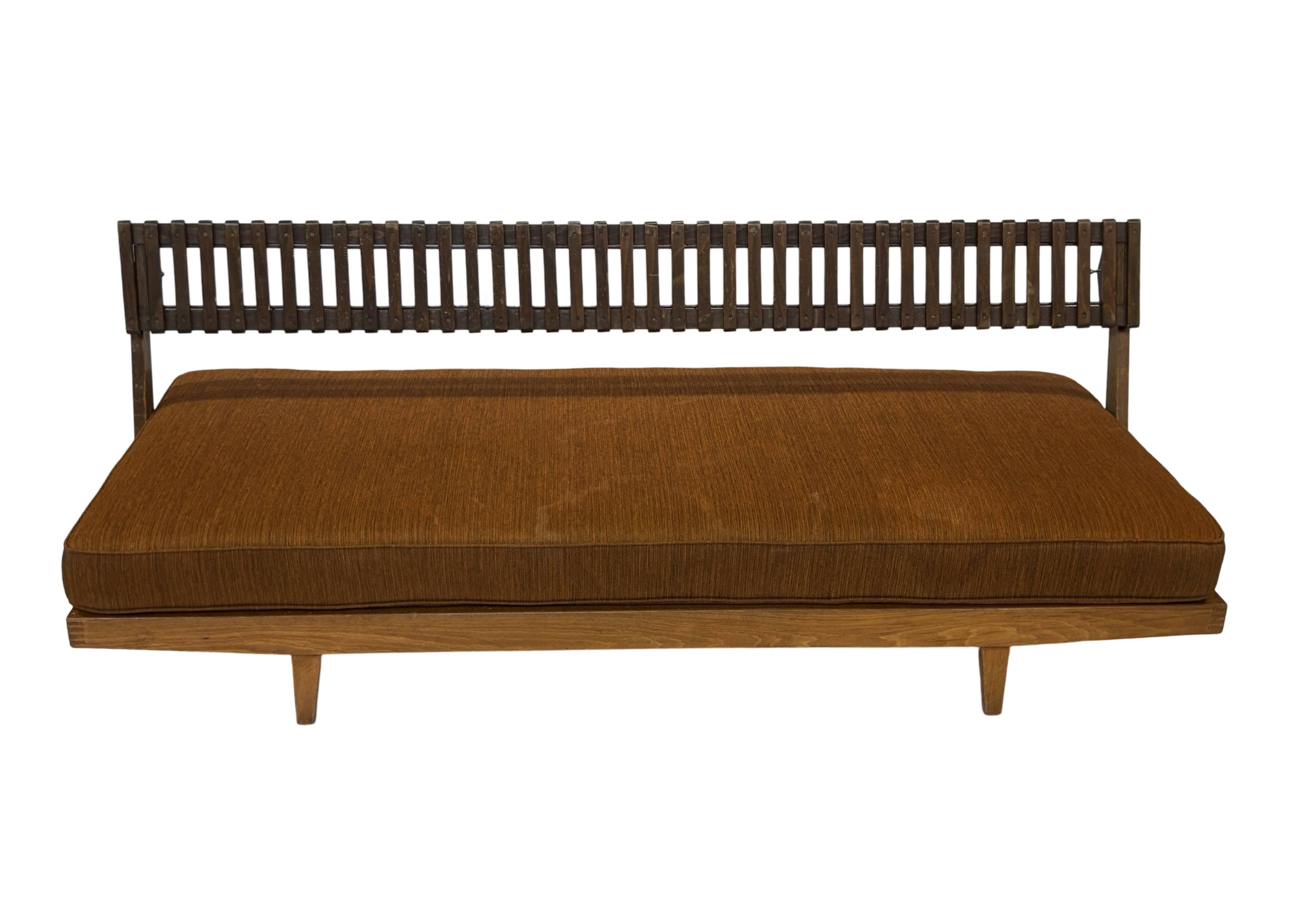 Mid-century daybed with removable backrest in oak 50's design
