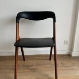 Chaise Vamo Sønderborg Sonja en teck et skaï noir, par Johannes Andersen