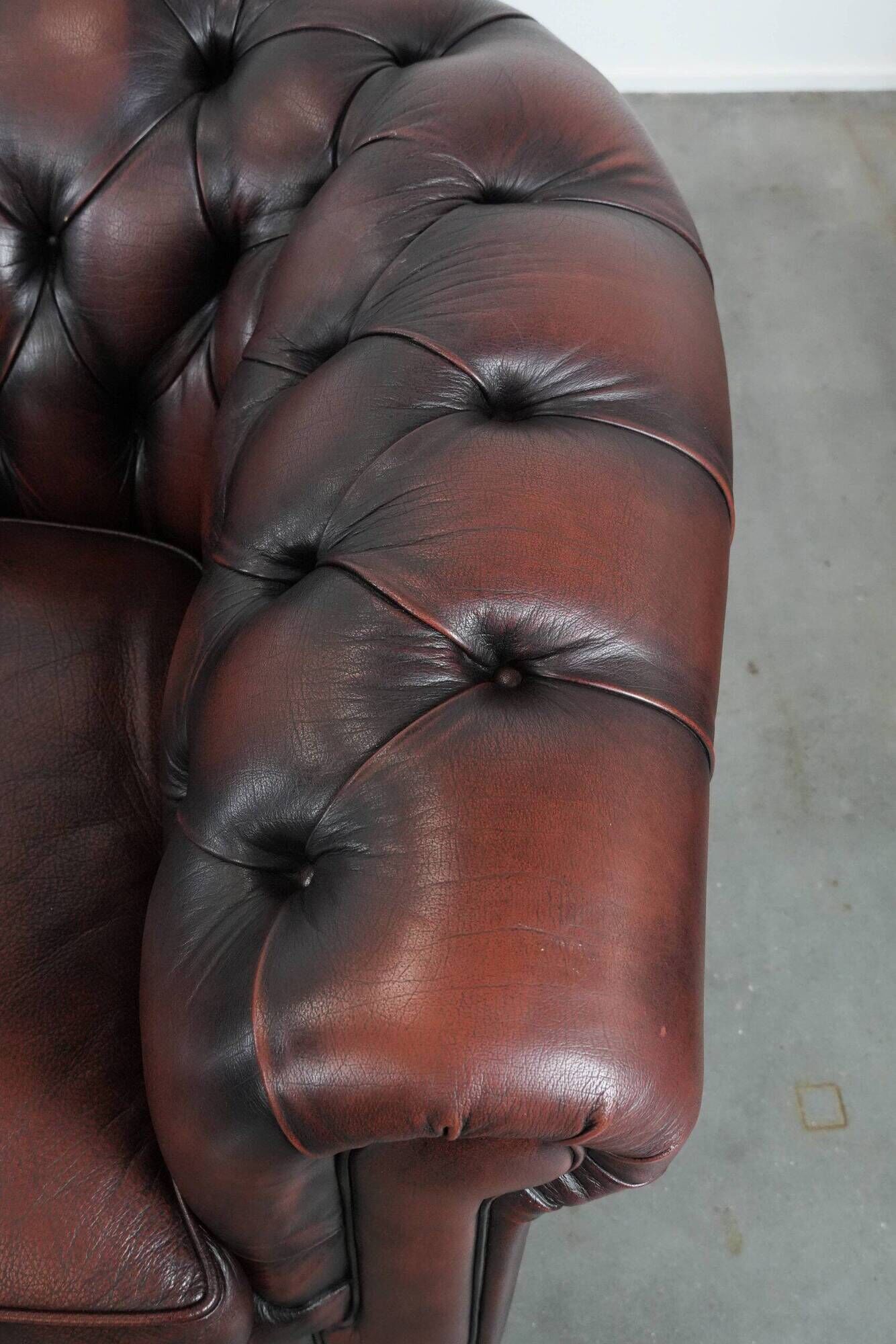 Classic cowhide Chesterfield sofa in English style with red/brown colours