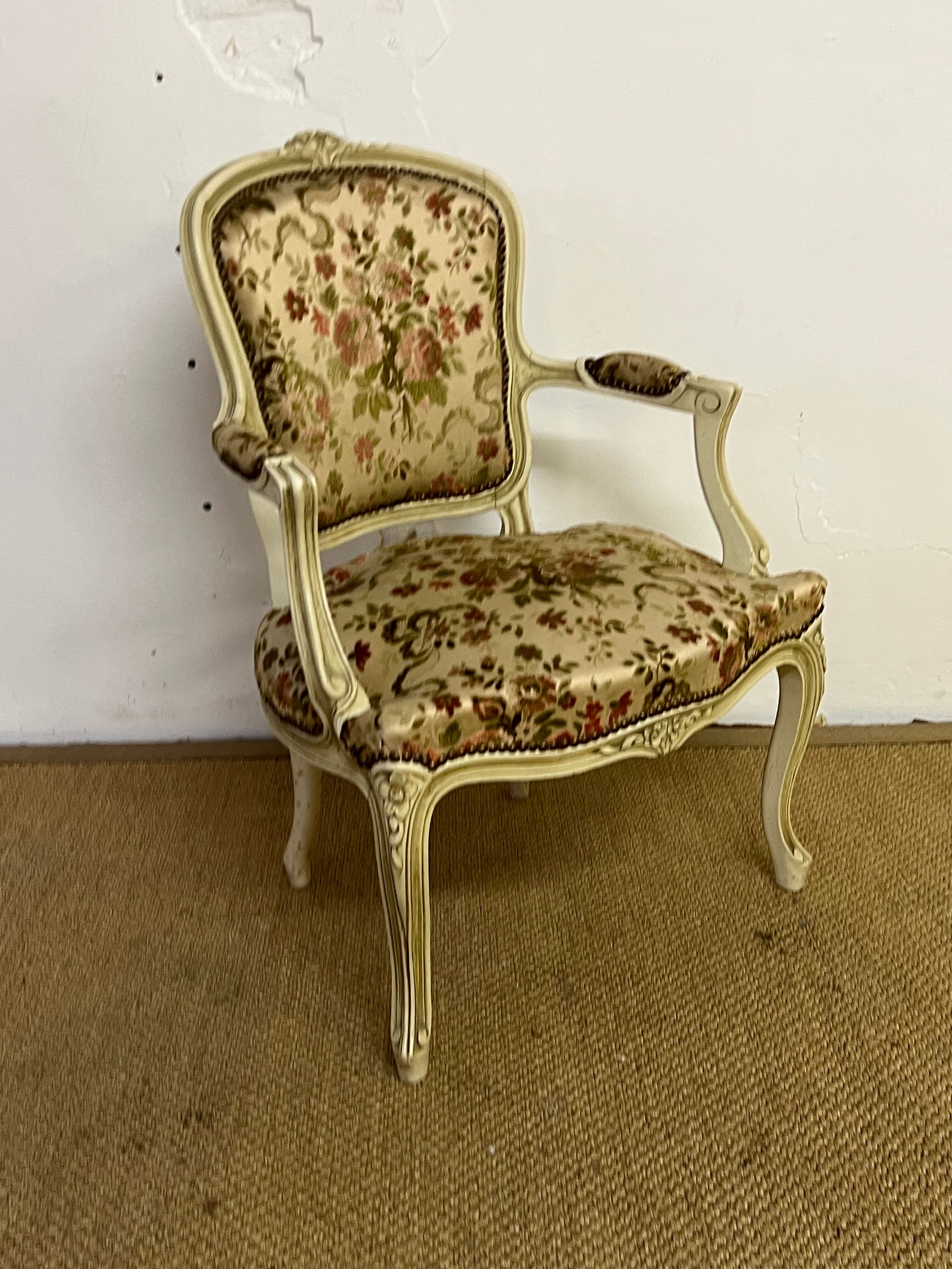 Cabriolet armchair