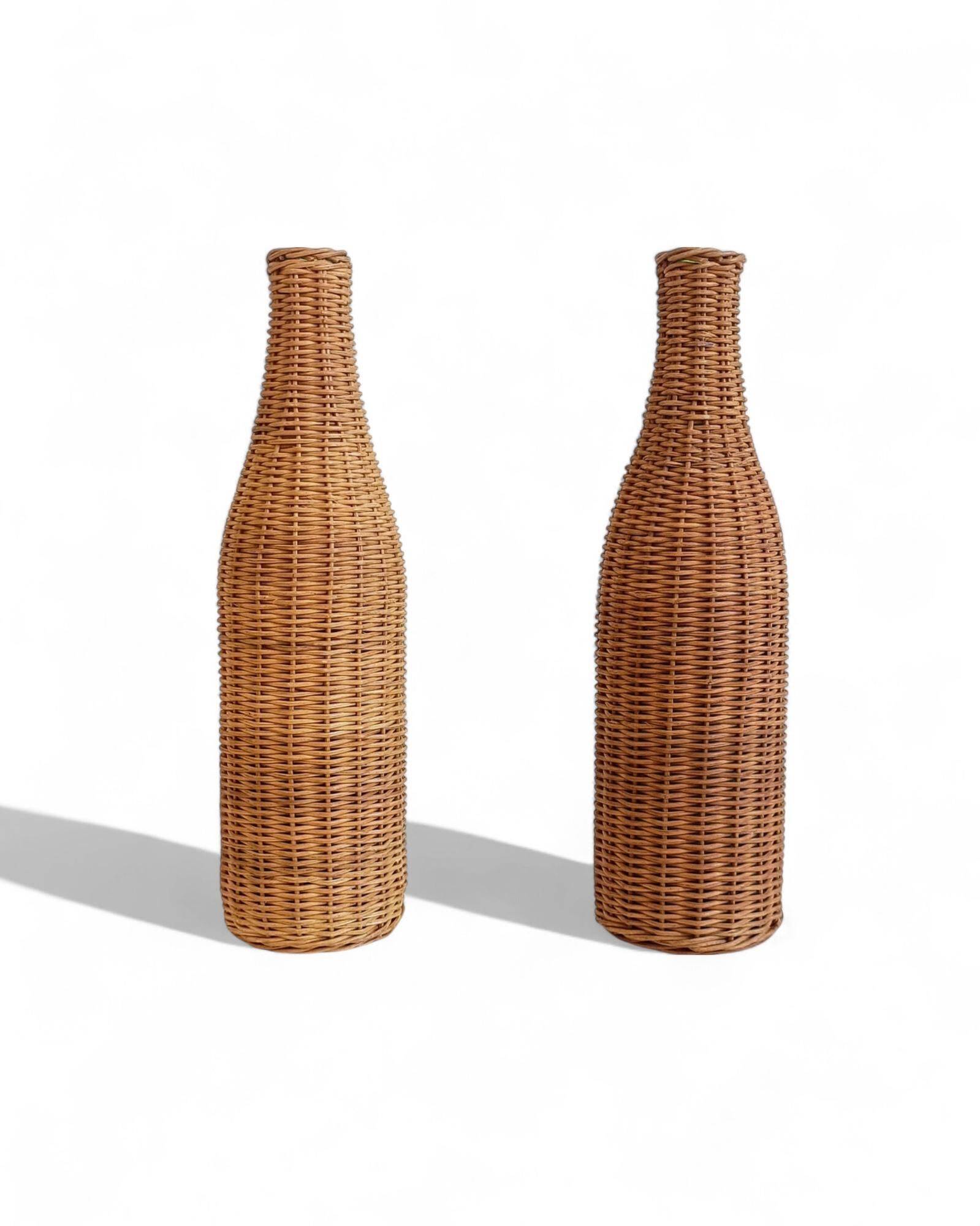 Bouteilles en verre en osier rustiques faites à la main, milieu du 20e siècle, France