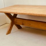 Table en pin de pays
