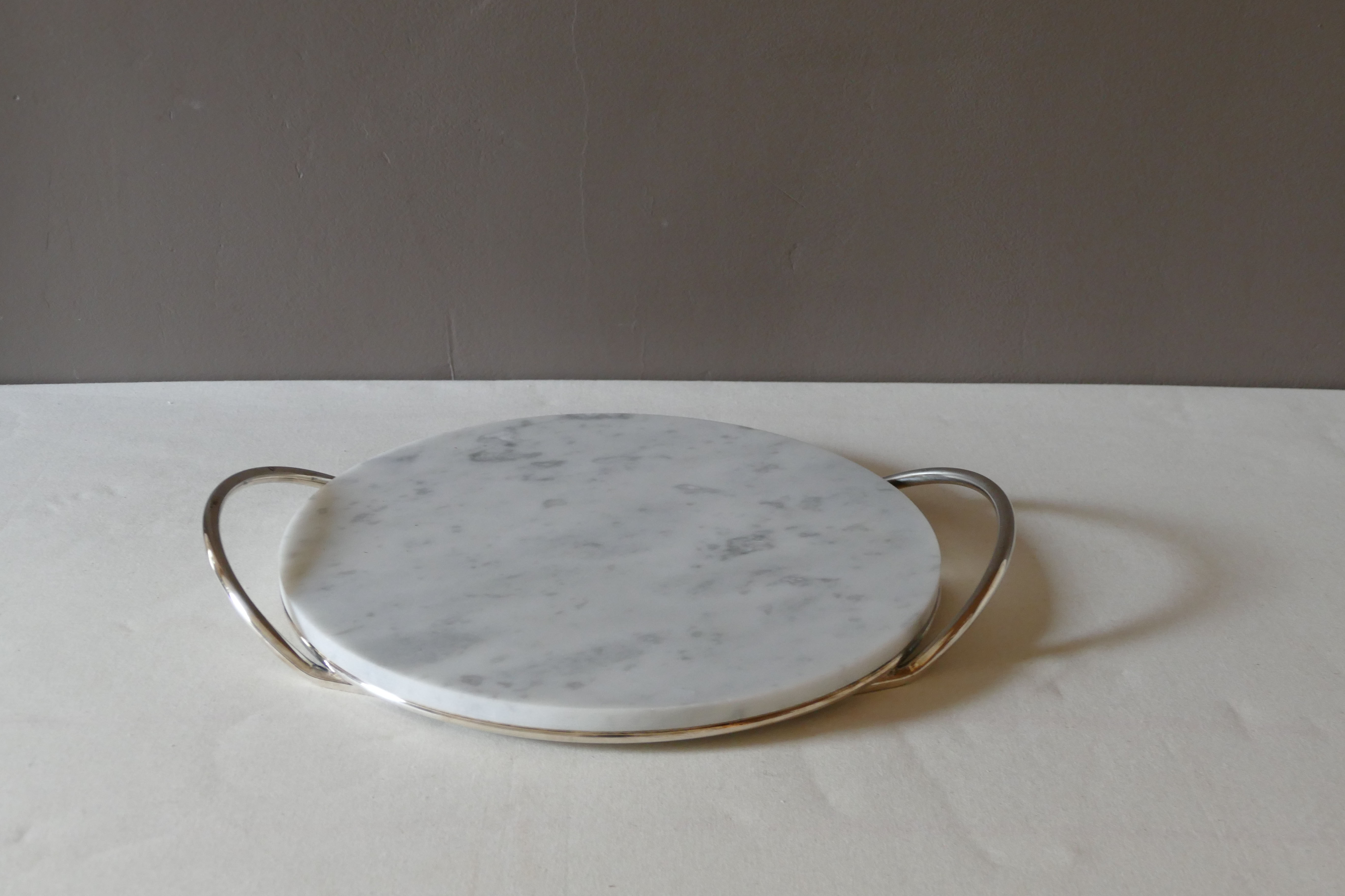 Oval cheese platter in marble and silver