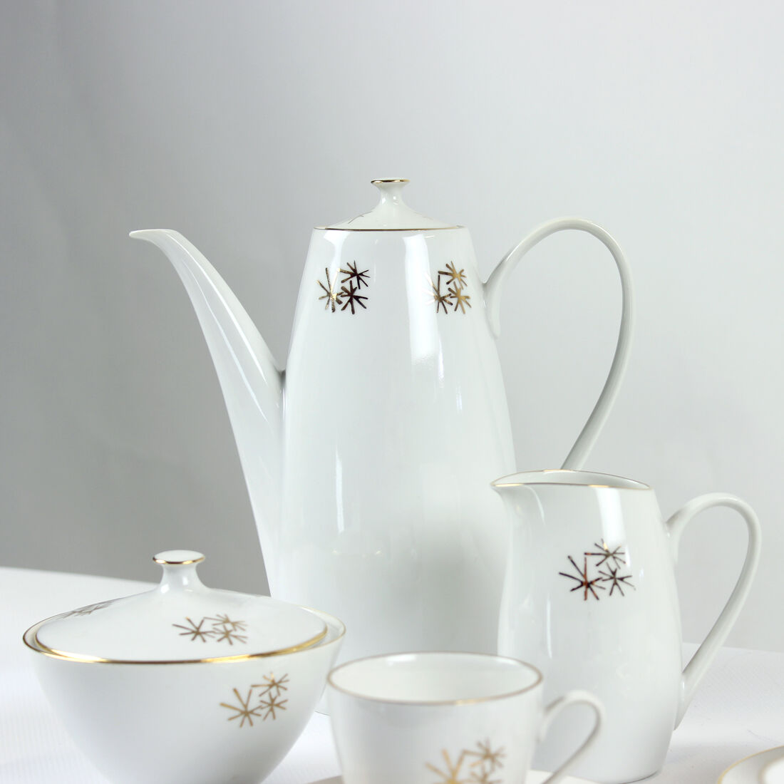 Service à thé Bohême en porcelaine et or, Tchécoslovaquie 1950s