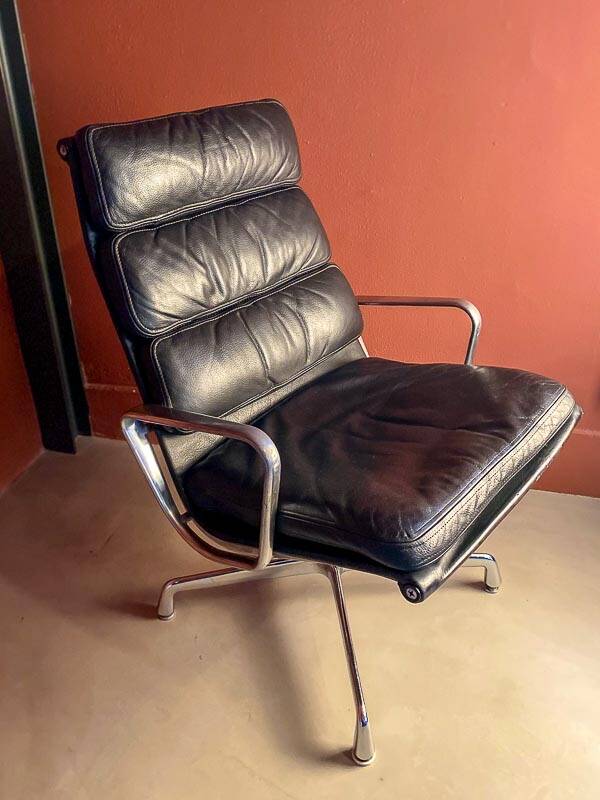 EA 216 armchair Herman Miller old edition