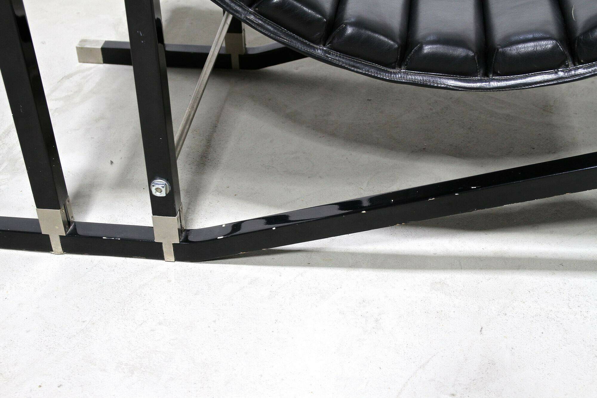 Black leather chaise longue, Eileen Gray design, 1927, France, circa 1975.