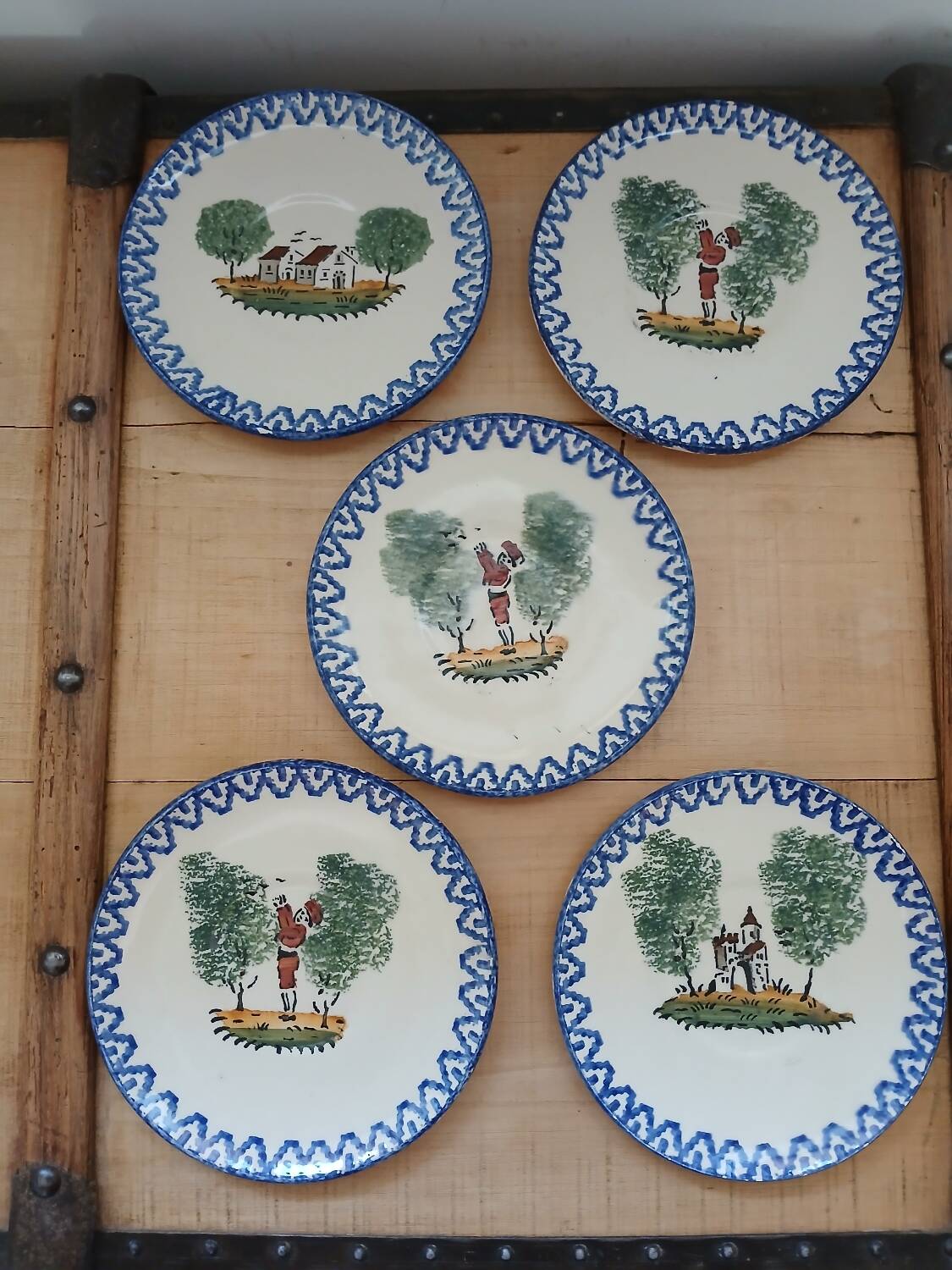 5 small Saint Clément plates/saucers