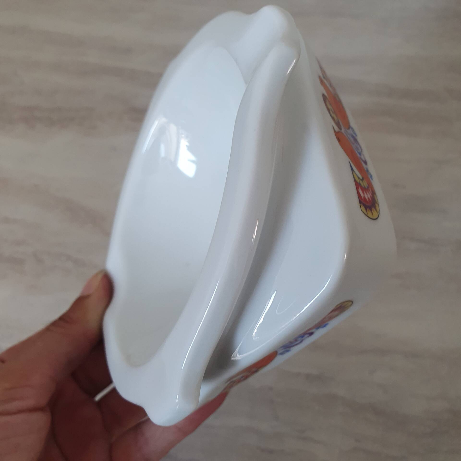 Ceramic ashtray with bird design