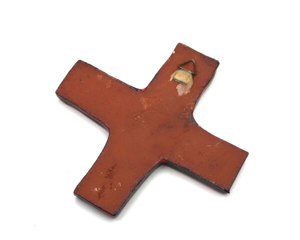 Croix murale en céramique rouge et orange, années 50