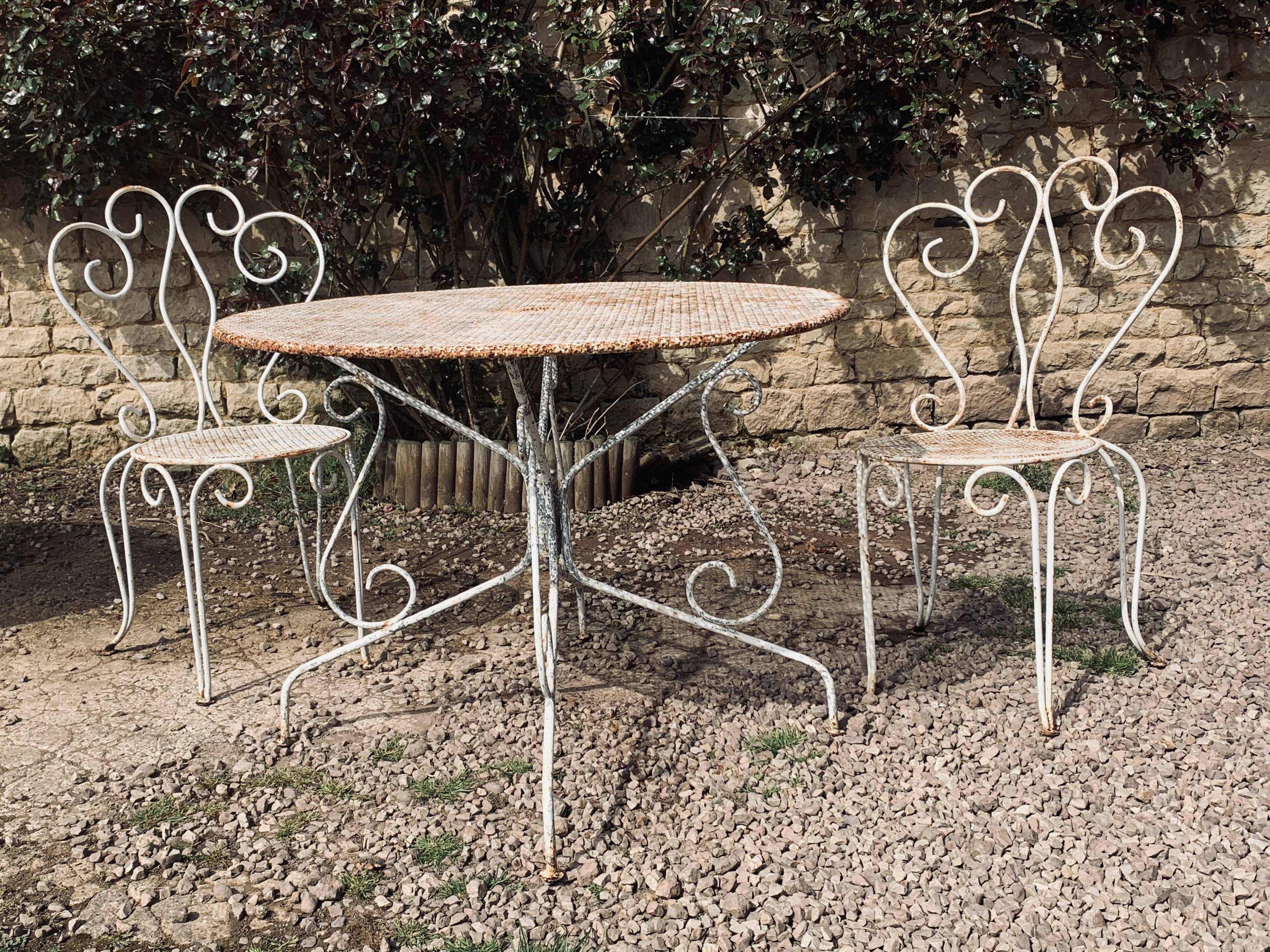 Salon de jardin blanc en fer forgé 2 chaises de jardin +  1 table