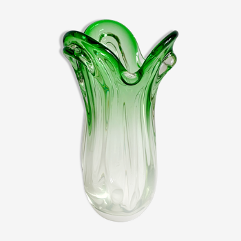 Vase en verre vert du milieu du siècle années 1960