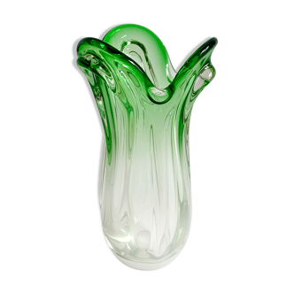Vase en verre vert du milieu du siècle années 1960