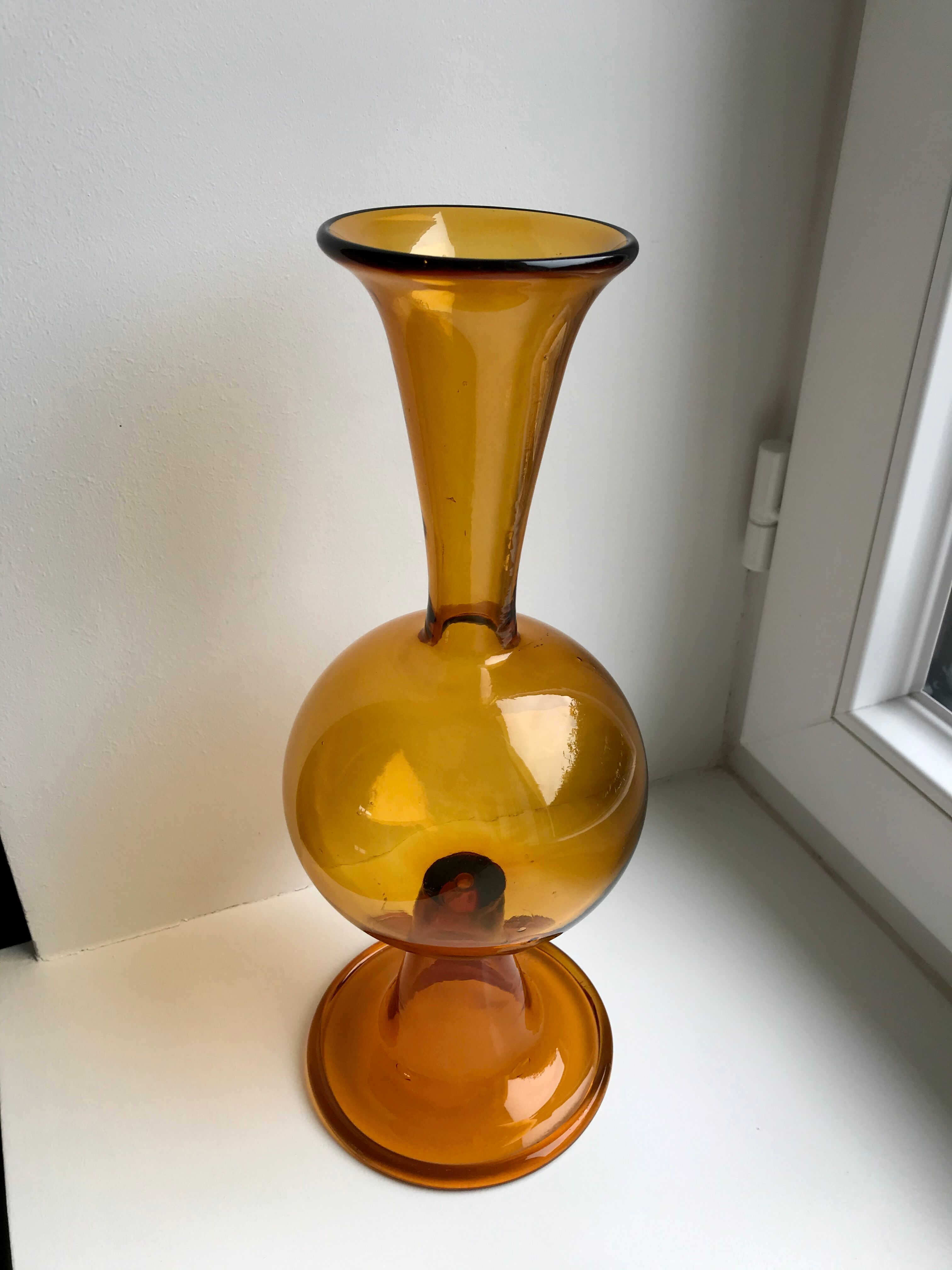 Modernist design vase in amber glass 70s