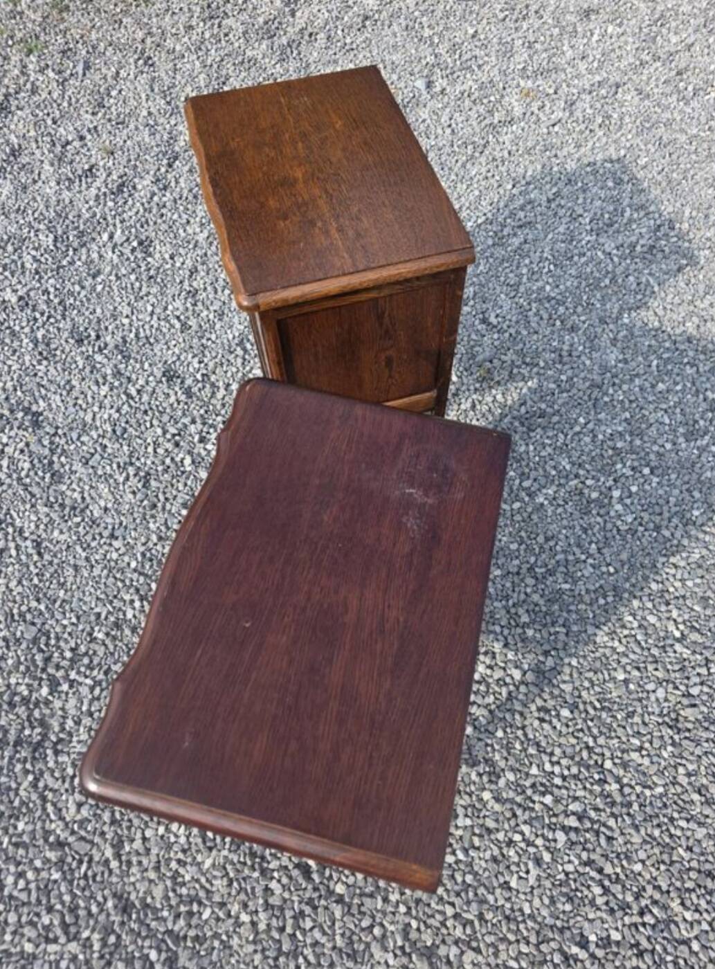 Paire de tables de chevet style Louis XV en chêne