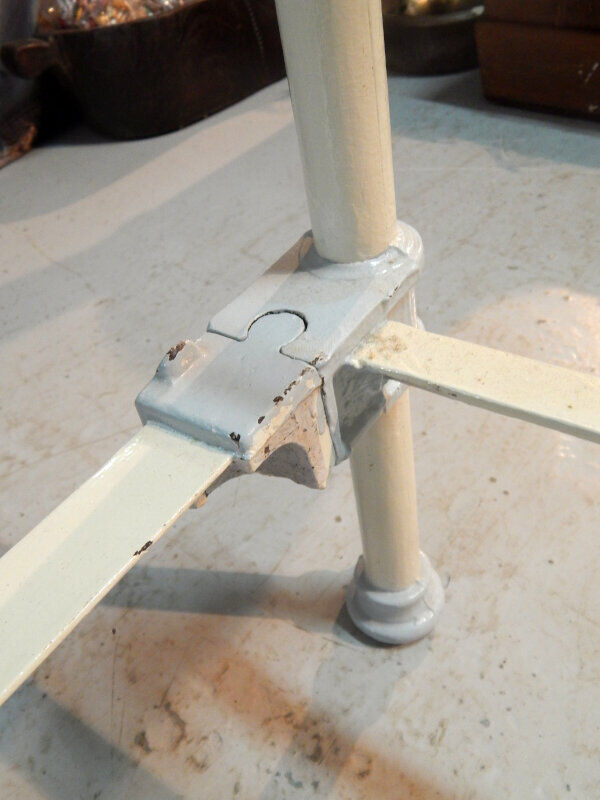 Old painted metal bed 120x190cm