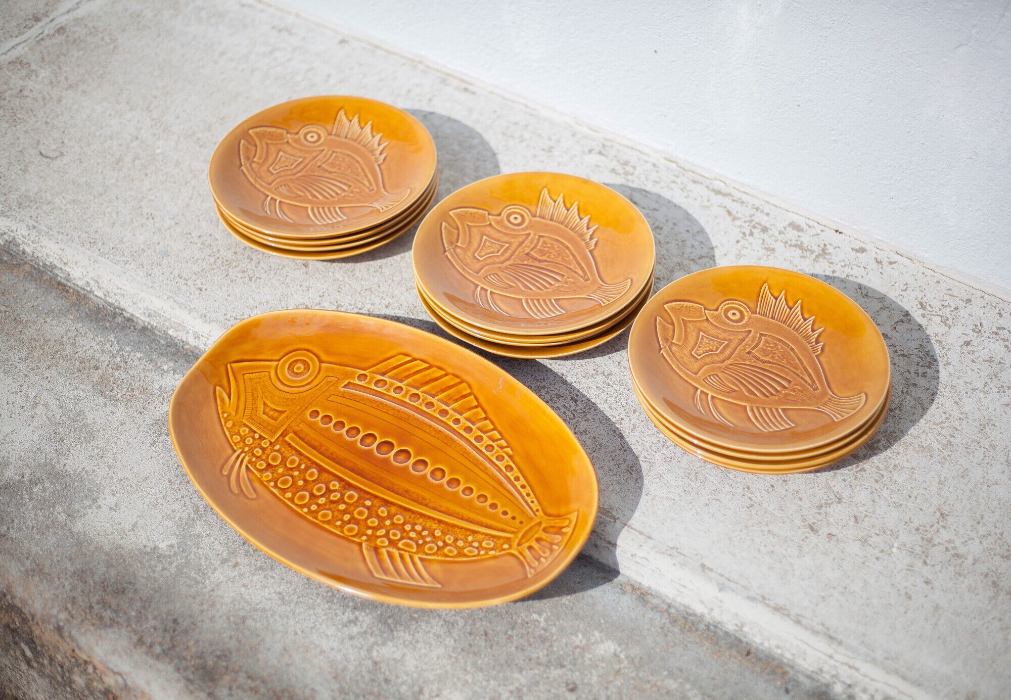 Fish service, Longchamp France porcelain service, 12 fish plates and 1 serving dish