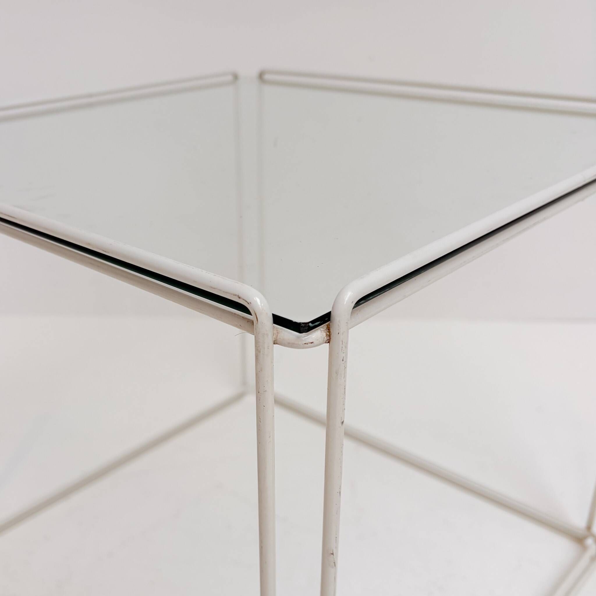 Table d'appoint Isocele par Max Sauze pour Atrow, années 1970.