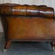 Paire de canapés Chesterfield en cuir Howard & Sons